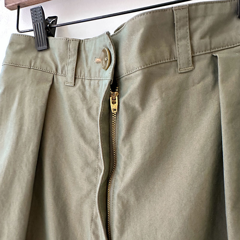 再入荷ティグルブロカンテ バックサテン　ミャオテーパードパンツ