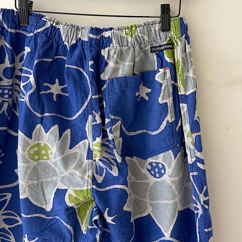 ティグルブロカンテ HASUバティック Easyショートパンツ unisex