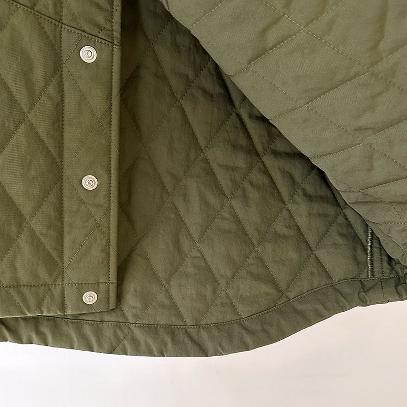 ティグルブロカンテ ナイロンツイルキルティング Hiネックスナップベスト unisex