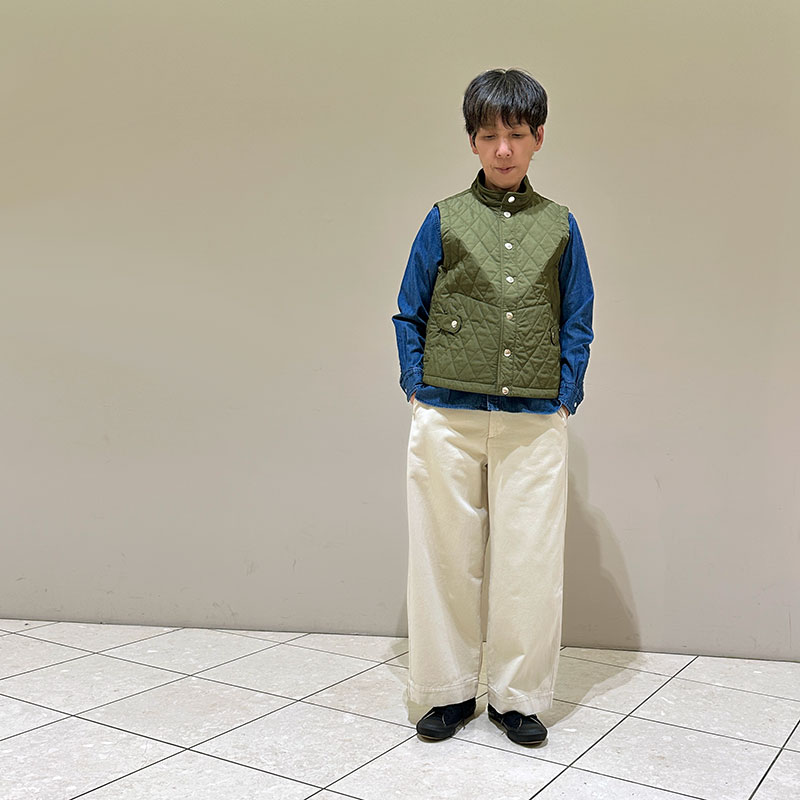 ティグルブロカンテ ナイロンツイルキルティング Hiネックスナップベスト unisex