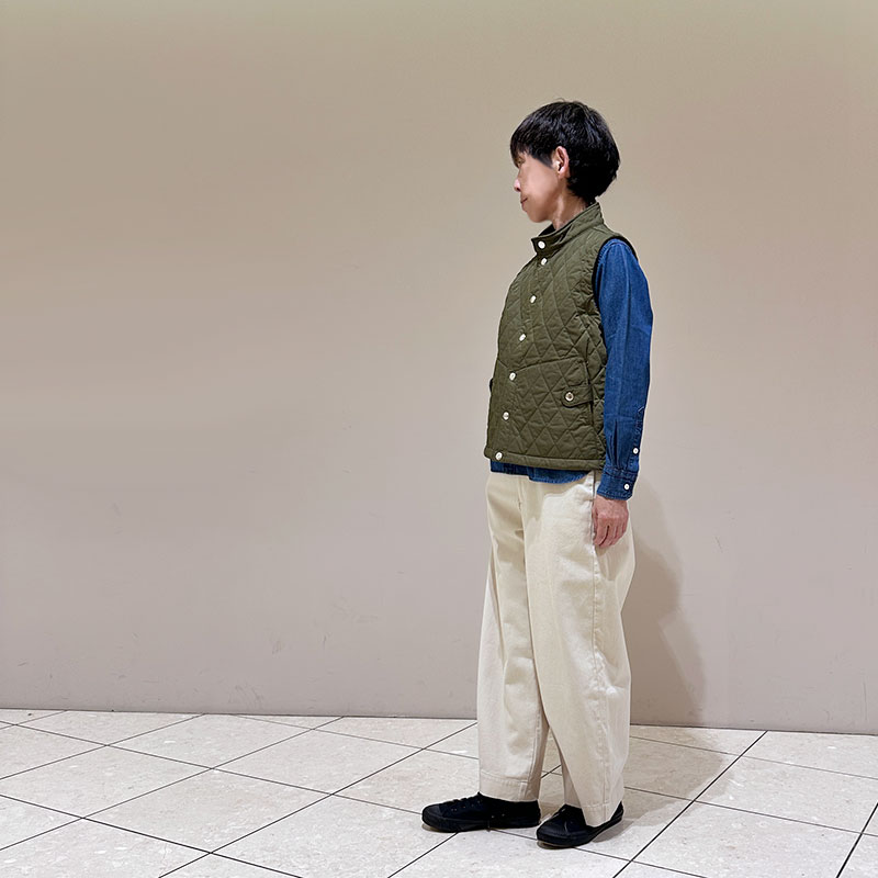 ティグルブロカンテ ナイロンツイルキルティング Hiネックスナップベスト unisex