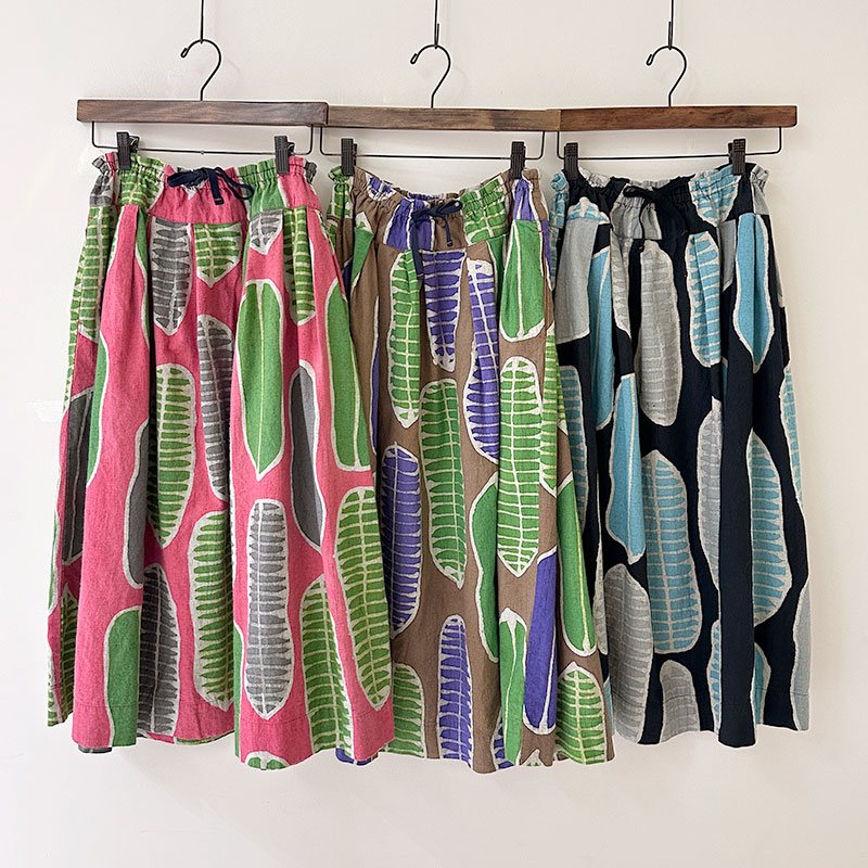 ティグルブロカンテ 南国の葉バティック ポケットフィセルロングスカート