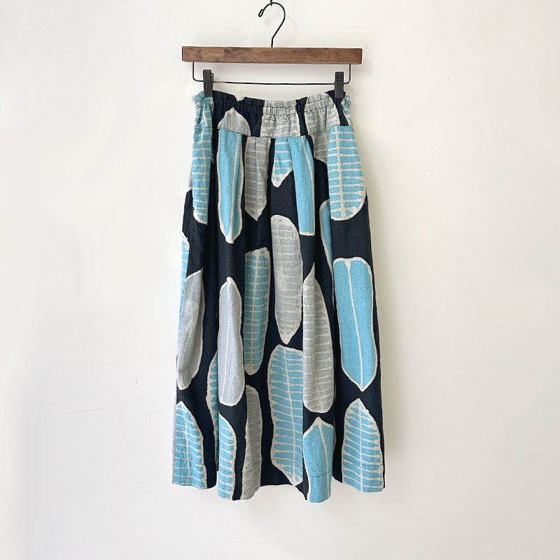 ティグルブロカンテ 南国の葉バティック ポケットフィセルロングスカート