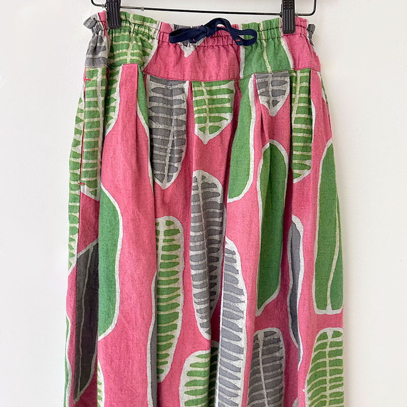 ティグルブロカンテ 南国の葉バティック ポケットフィセルロングスカート