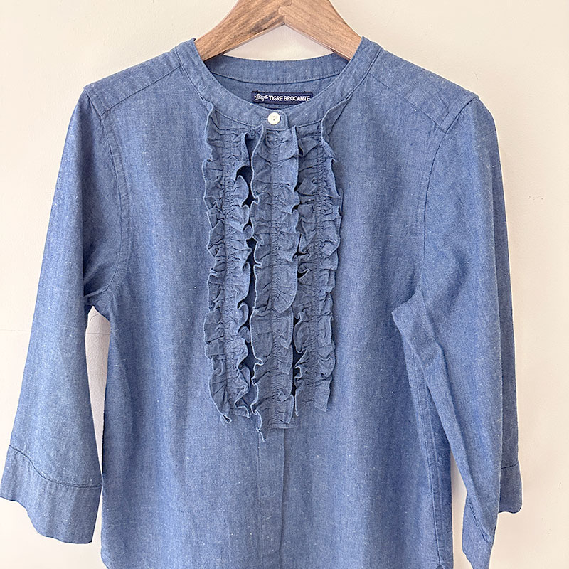 ティグルブロカンテ Indigo シャンブレー クルーネックフリル7分袖シャツ Indigo