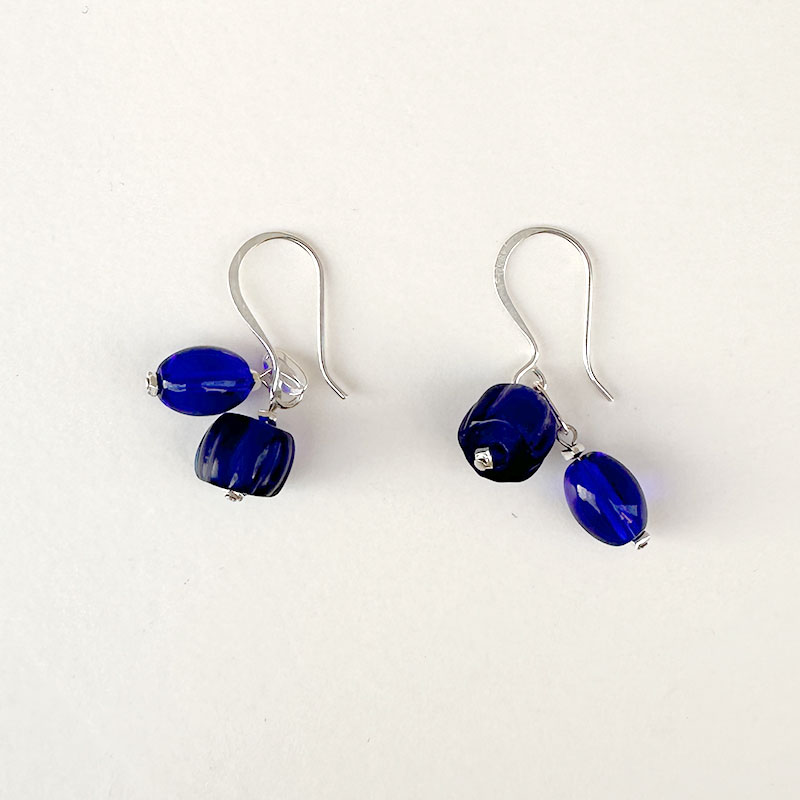ティグルブロカンテ Hanging cherryピアス Blue
