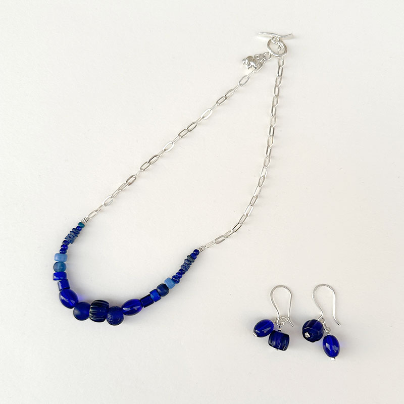 ティグルブロカンテ Hanging cherryピアス Blue
