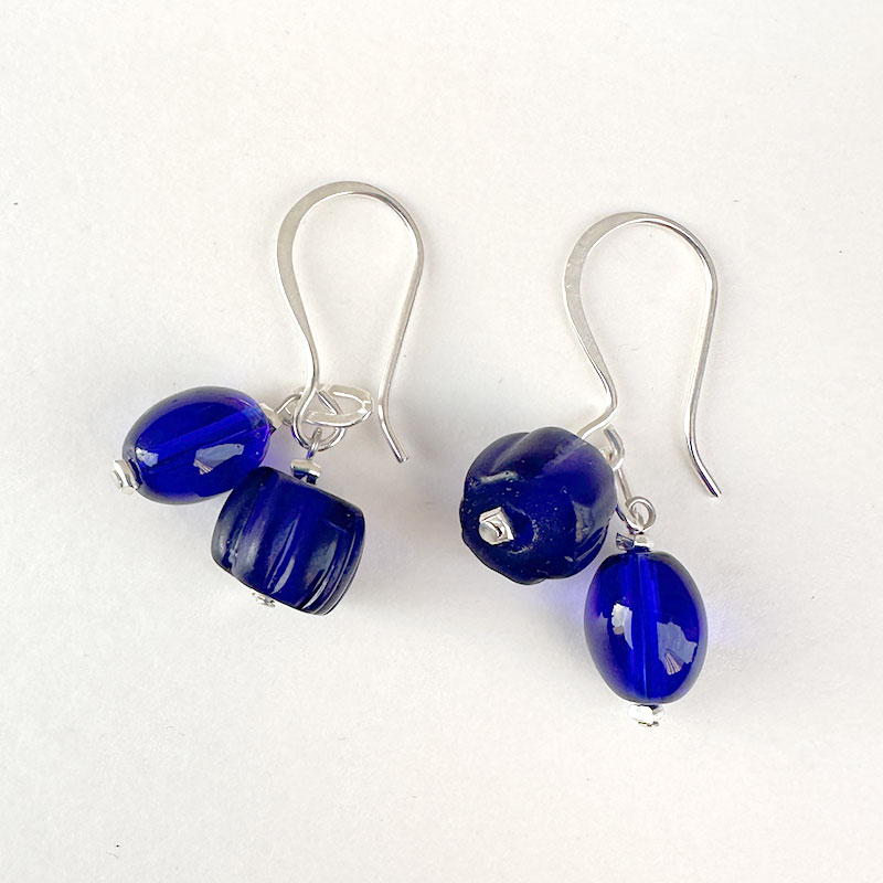 ティグルブロカンテ Hanging cherryピアス Blue