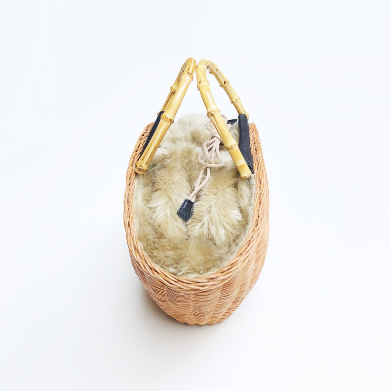 The Bagmati ウィッカー編み牛革かごバッグ 扇型 ファー付き