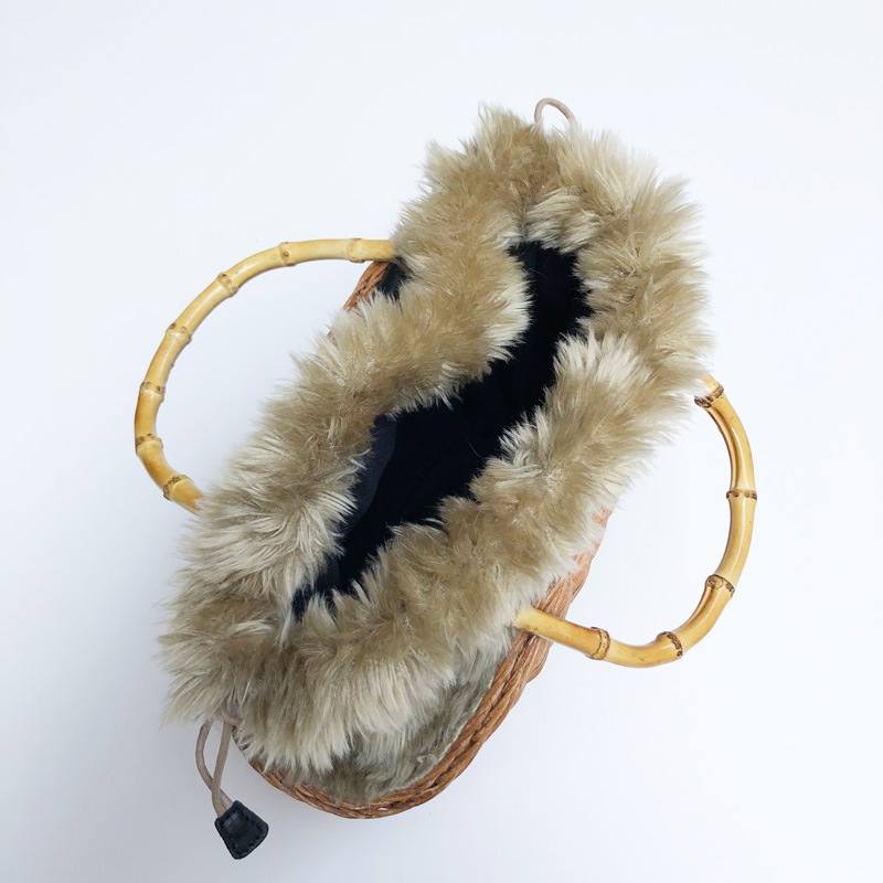 The Bagmati ウィッカー編み牛革かごバッグ 扇型 ファー付き