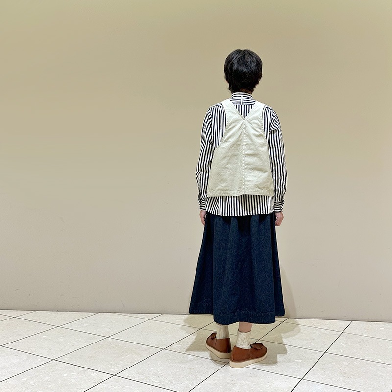 ティグルブロカンテ バックサテン ワークマンビブベスト unisex Fade Beige