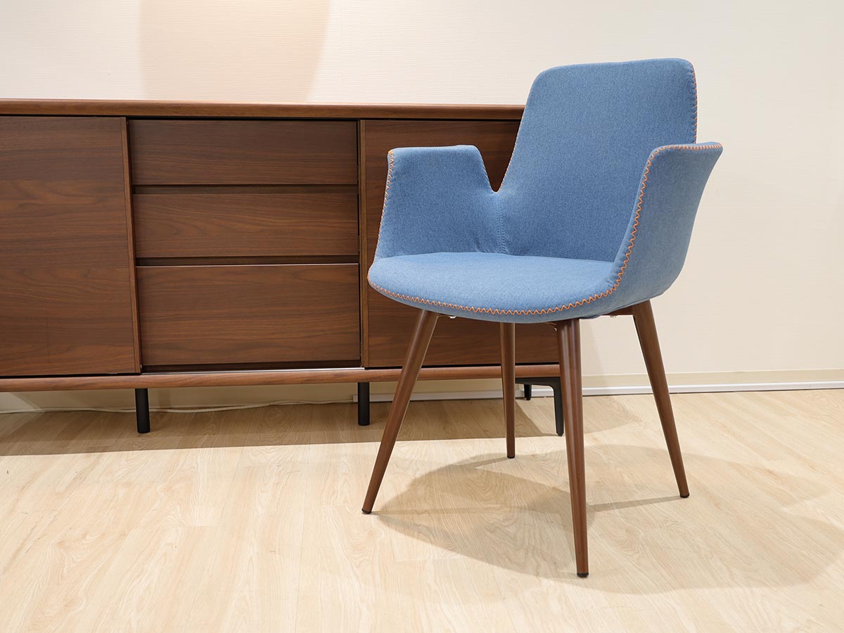 【撮影商品】おしゃれな北欧風ブルーアームチェア