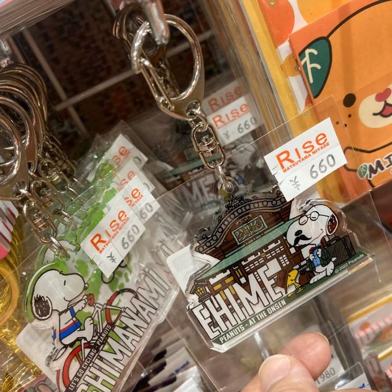 愛媛限定スヌーピーアクリルキーホルダー（全２種）