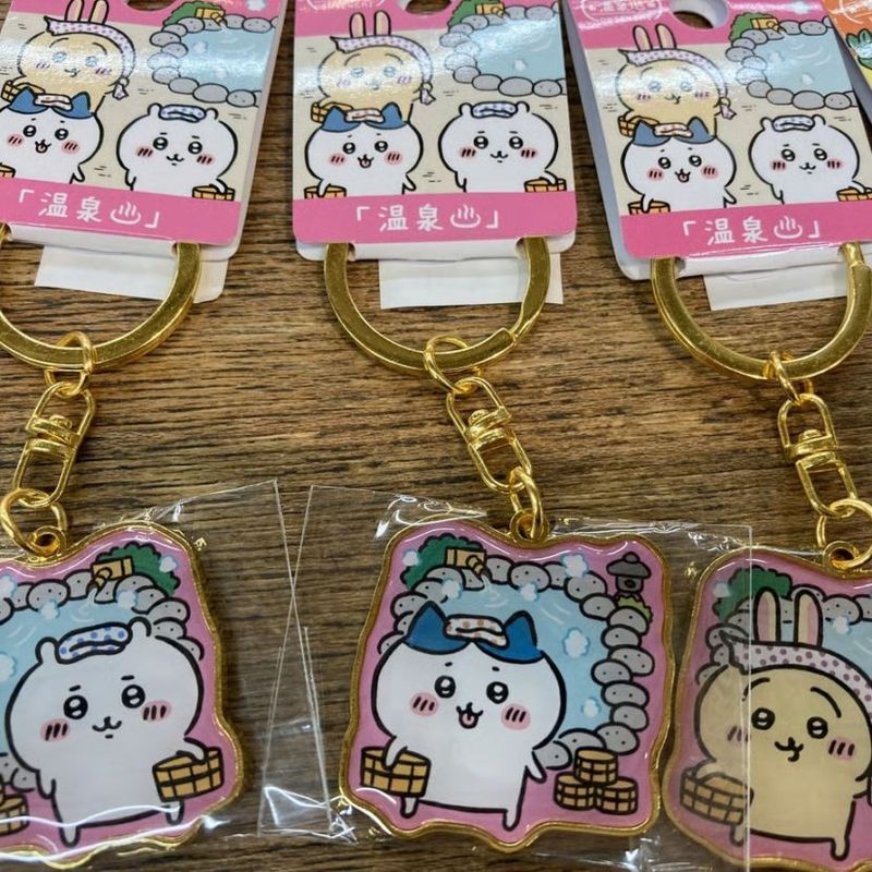 《温泉地限定》ちいかわキーホルダー　(全３種)