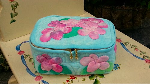 プアメリアのソーイングボックス