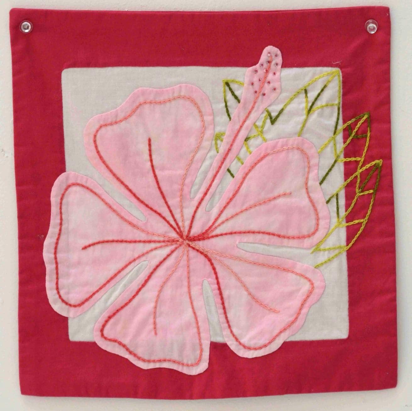 H.ハイビスカスのマット | キャシーマムファミリークラブプレスキット