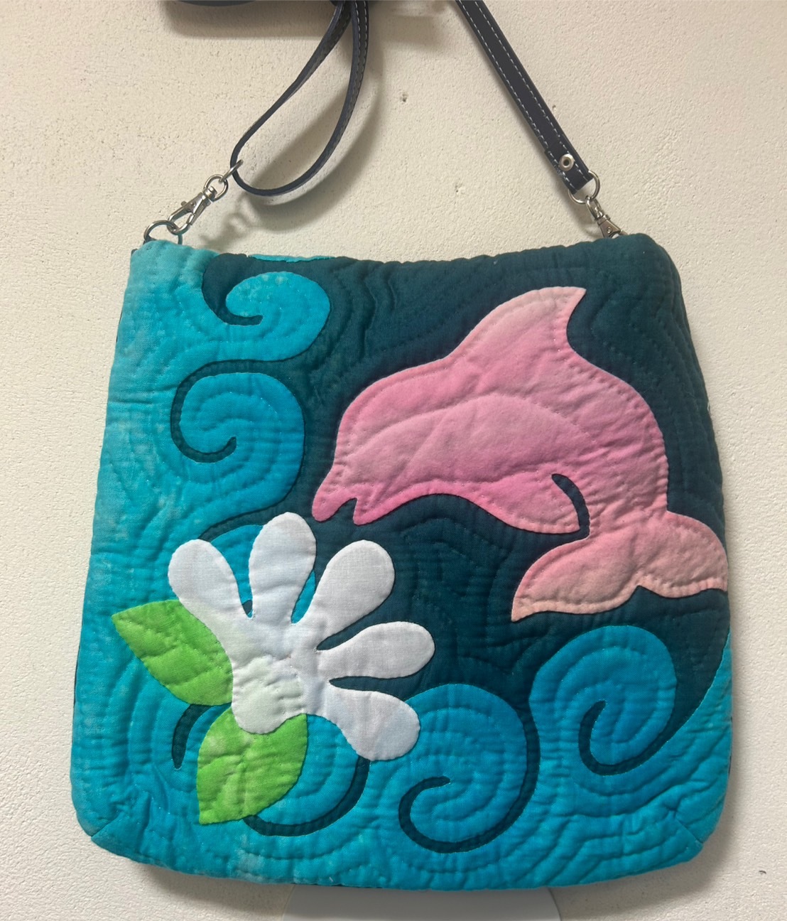 ピンクドルフィンとナウパカ　ショルダーバッグ