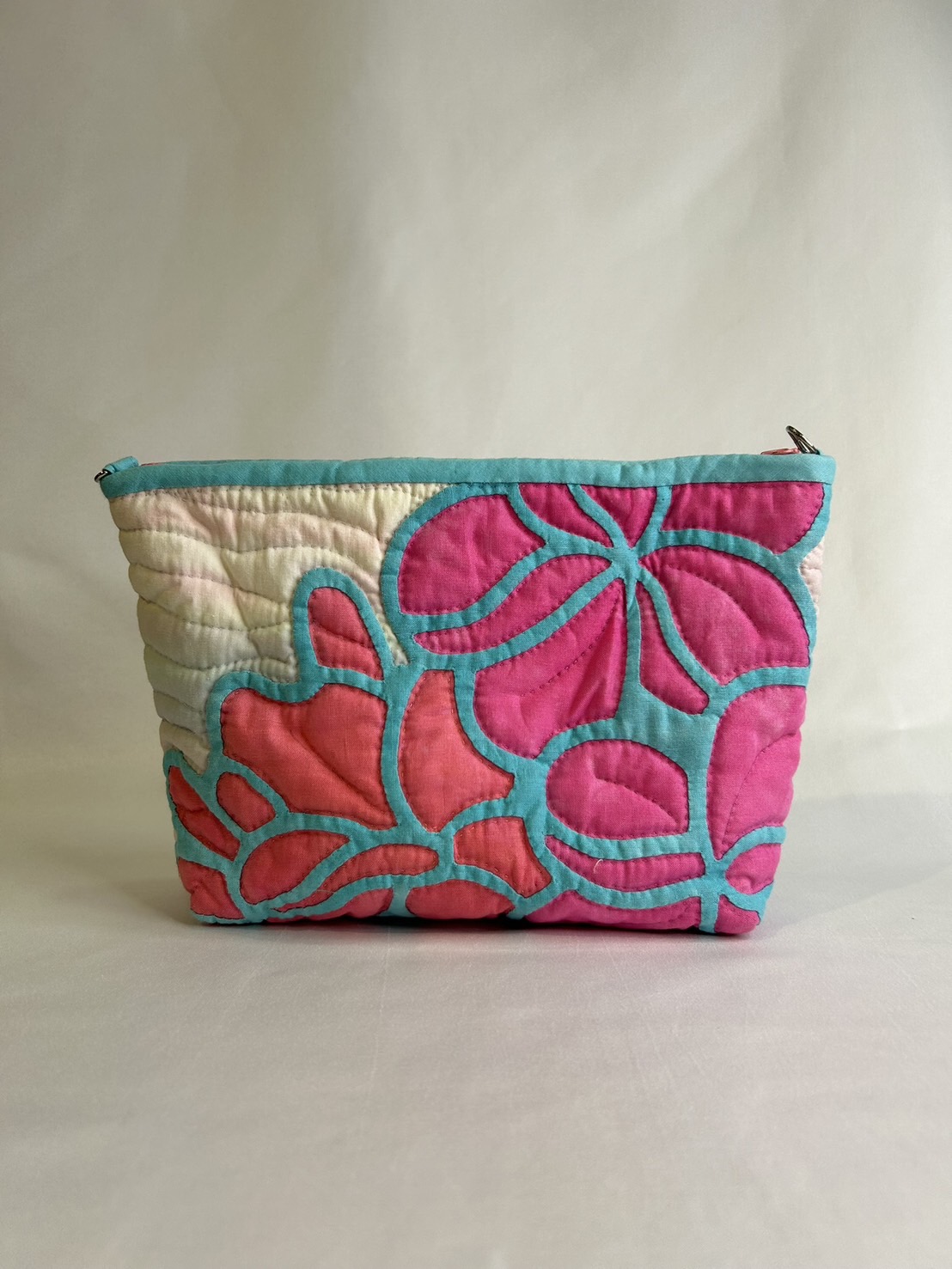 ピンクプルメリアのポーチ(ステンドグラスキルト)