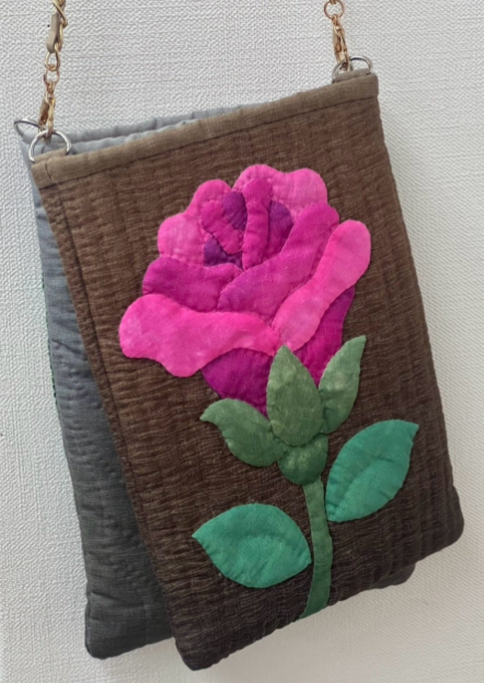 アップリケROSEのサコッシュ