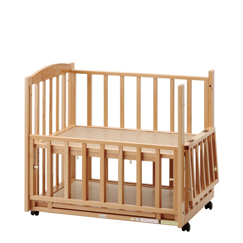 ミニベビーベッド スリーオープン(収納板付)【国産】お世話用の扉が3枚あるミニベビーベッド【内寸：60×90cm】【使用期間：生後24ヶ月以内】［レンタル］