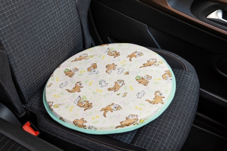 可愛い嘘のカワウソ 車のおでかけに便利なシートクッション 商品で探す カー用品 可愛い嘘のカワウソ 公式グッズ