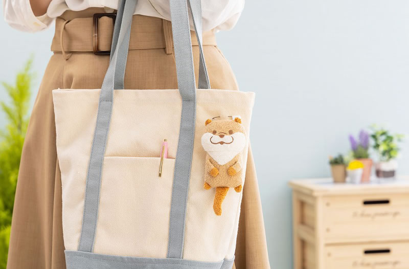 可愛い嘘のカワウソ ほわもこ ぬいぐるみバッジ | 商品で探す