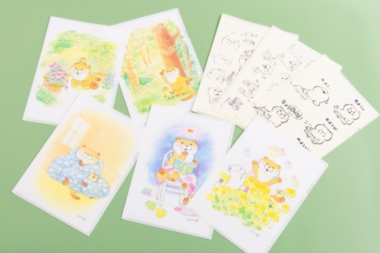 可愛い嘘のカワウソ マットなクリアファイル(ビッグパン！) | 商品で