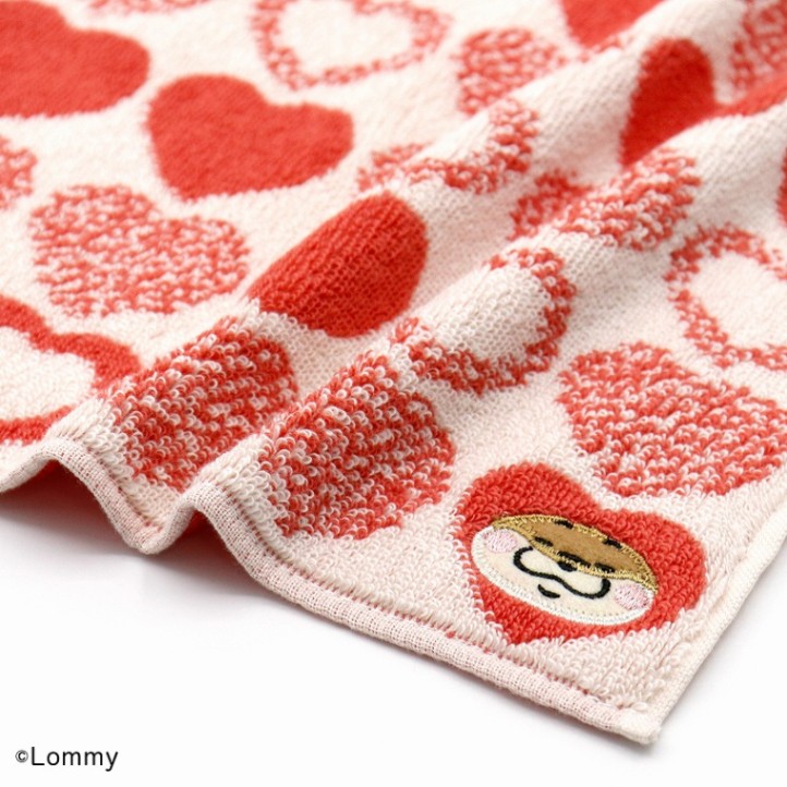 可愛い嘘のカワウソ ハートになるの タオルハンカチ (レッド) | すべて
