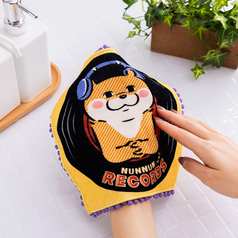 可愛い嘘のカワウソ ぬんぬんレコード ぽんぽんレースのハンドタオル