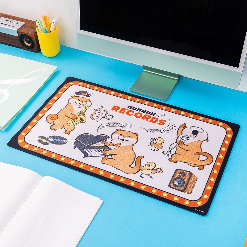 可愛い嘘のカワウソ ぬんぬんレコード デスクマット | すべての商品