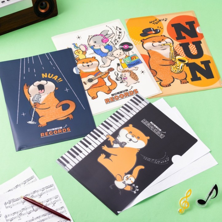 可愛い嘘のカワウソ ぬんぬんレコード クリアファイル(サックスを吹く