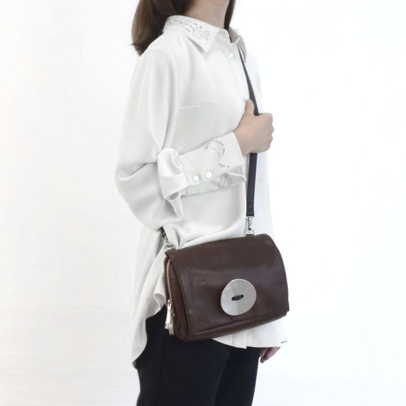 【美品】 Kawa-Kawa button ポシェット ショルダーバッグ レザー button】ポシェット | ポシェット
