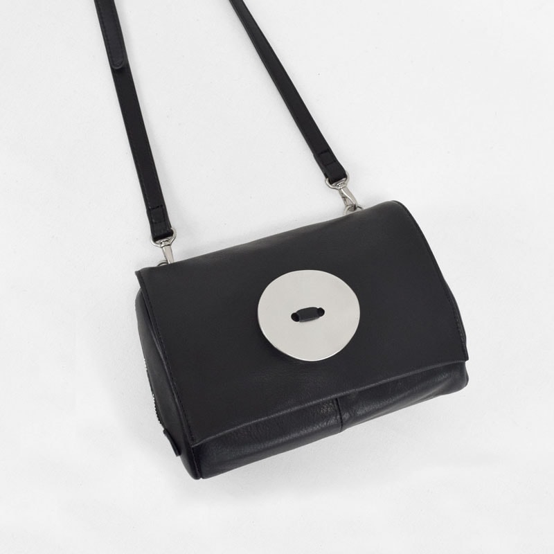 ほぼ未使用　極美　希少色　カワカワ button ポシェット レザー ショルダー button】ポシェット | ポシェット