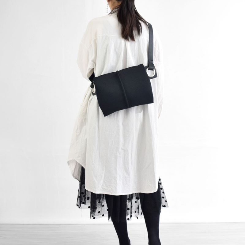 kawa-kawa カワカワ wet ハトメ ボディバッグ 肩がけ 斜め掛け　M wet】hatomeボディバッグMサイズ | ボディバッグ