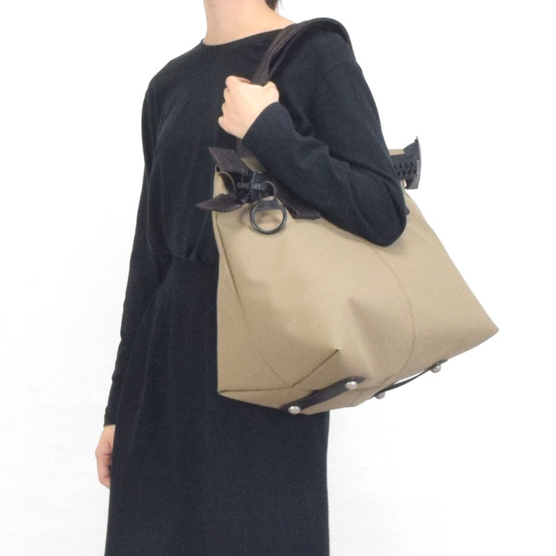 ☆kawa kawa☆ブラックカウレザー牛革ビッグファスナーバックパック☆美品☆ kawakawa黒 レザー バックパック
