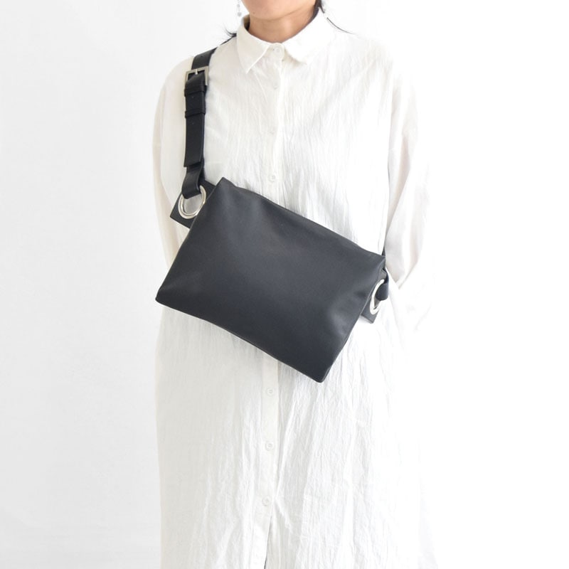 美品◎kawa-kawa hatome ボディバッグ 牛革 斜め掛け L 黒 hatome】ボディバッグLサイズ | ボディバッグ