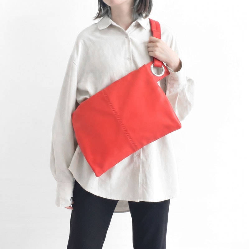 Newリリース【rubber-cho red】hatomeボディバッグLサイズ | ボディバッグ