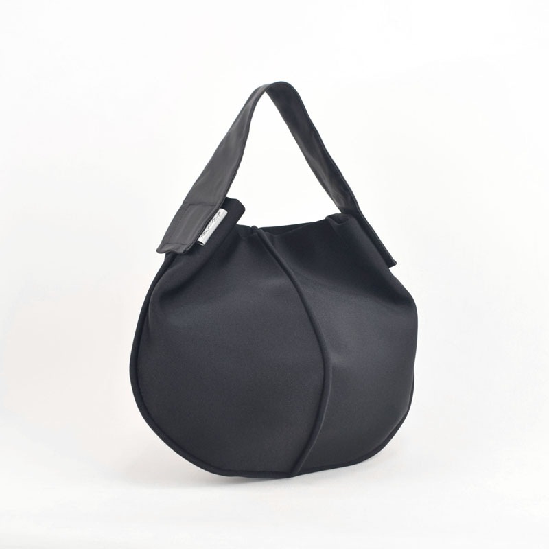 【未使用級】カワカワ　バルーン型　ワンショルダーバッグ カワカワのショルダーバッグ wet ｜送料無料|ブラック | DANJO 公式