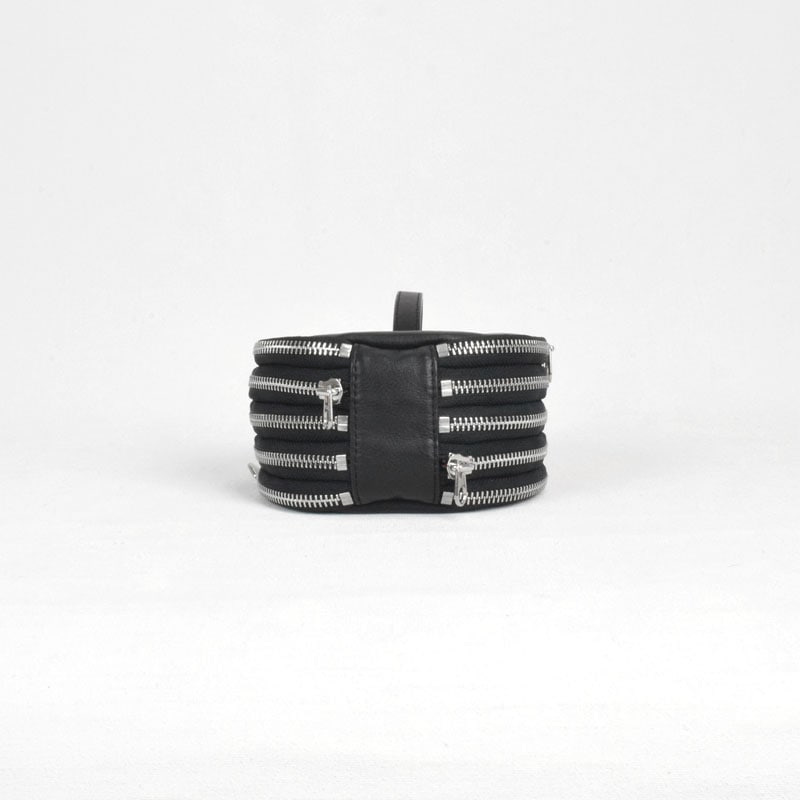 kawa-Re】zipサークルポシェット(1497BK) | ポシェット