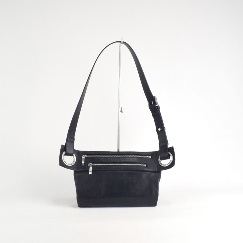 新品、未使用 kawa-kawaハトメボディバッグ hatome】ボディバッグMサイズ | ボディバッグ