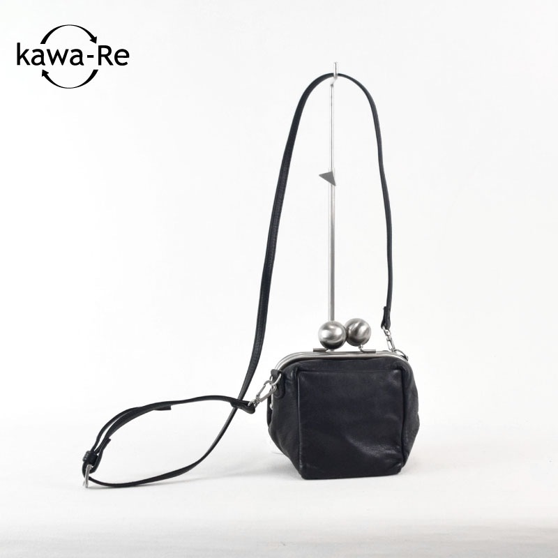 【新品未使用】激レア　カワカワ　サイコロ形ポシェット(ファー) 新品未使用】激レア カワカワ サイコロ形ポシェット(ファー) - メルカリ