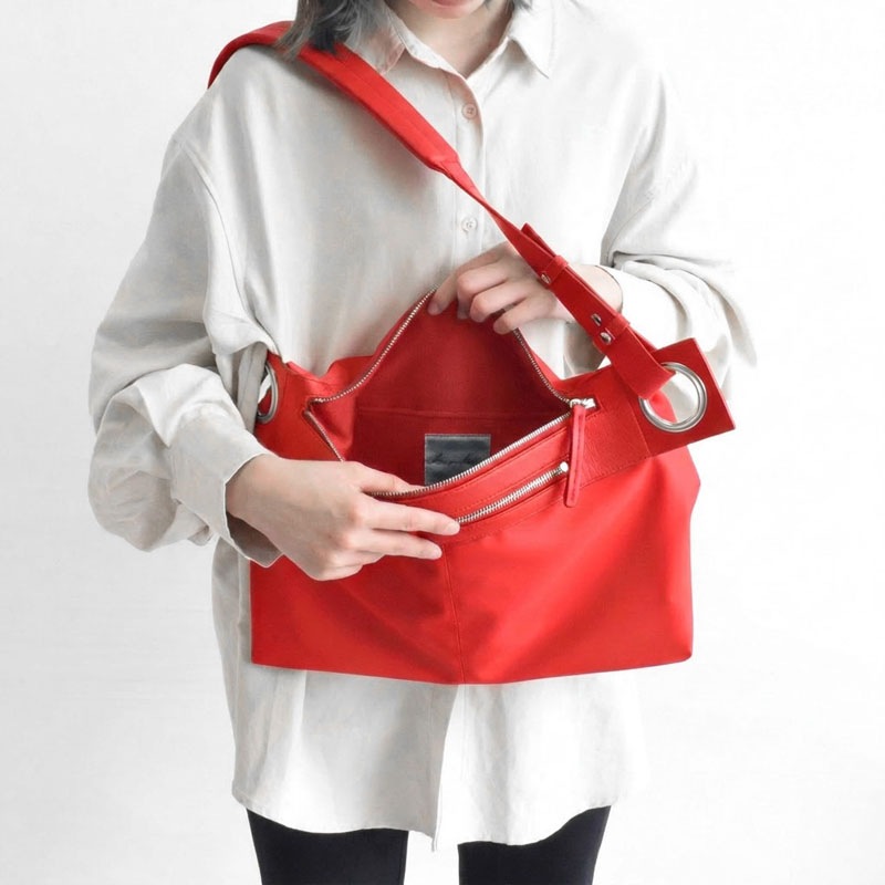 Newリリース【rubber-cho red】hatomeボディバッグLサイズ | ボディバッグ