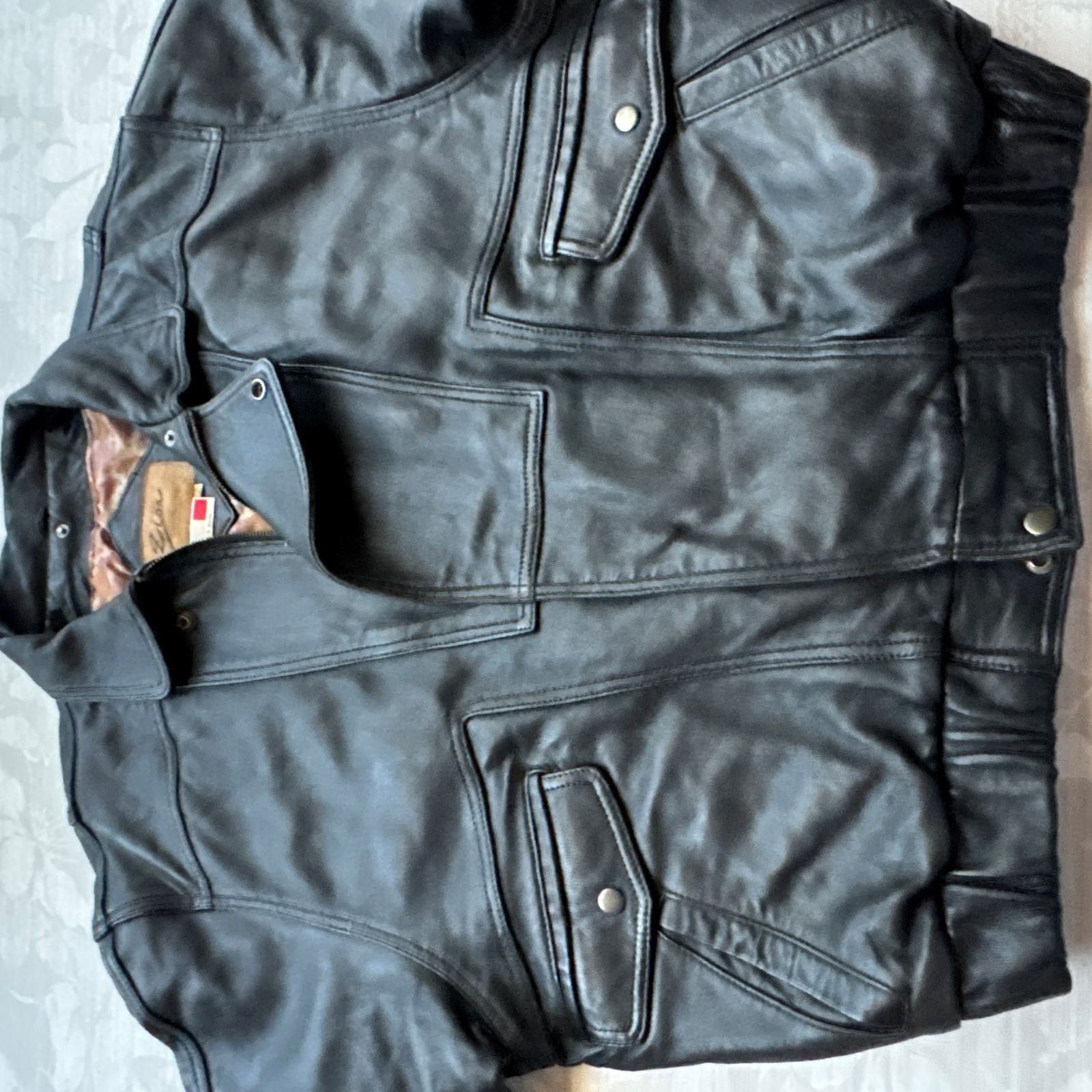 USシープスキン M 165～175cm方向け 着用モデル：身長178cm 体重55kg 着用サイズ：M