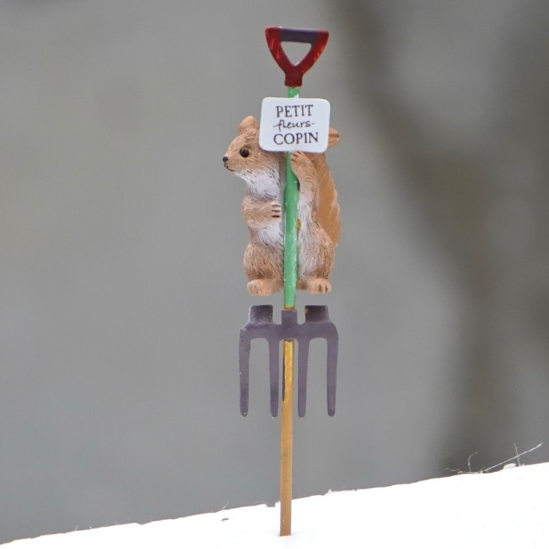 ガーデンピック「ひょっこりリスちゃん♪」