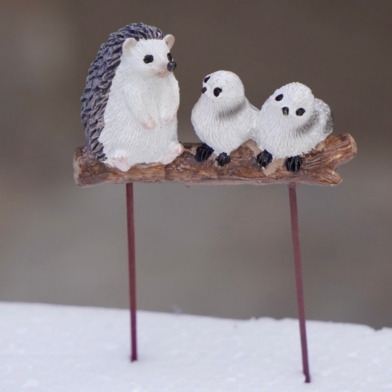 ガーデンピック「鳥とお話しするハリネズミ♪」