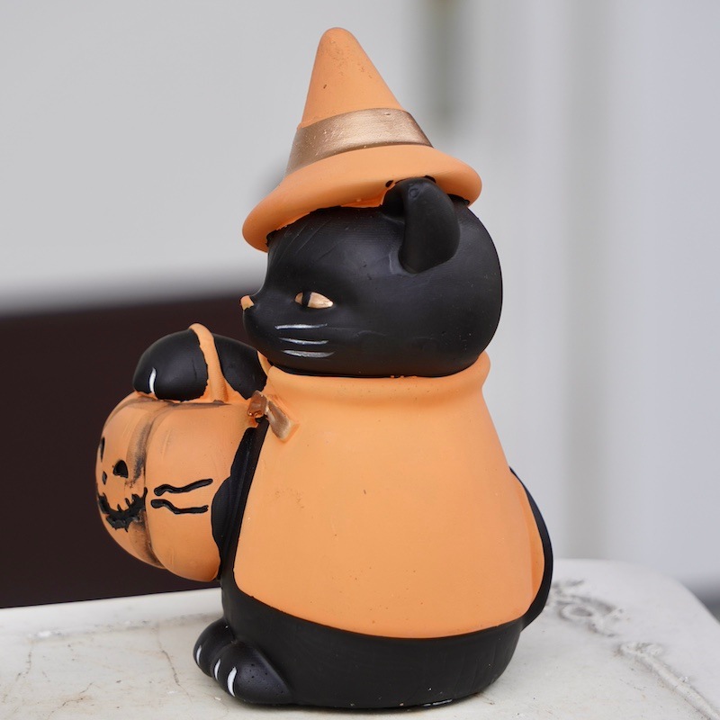 Hallowe'enパンプキンを持った黒猫さん