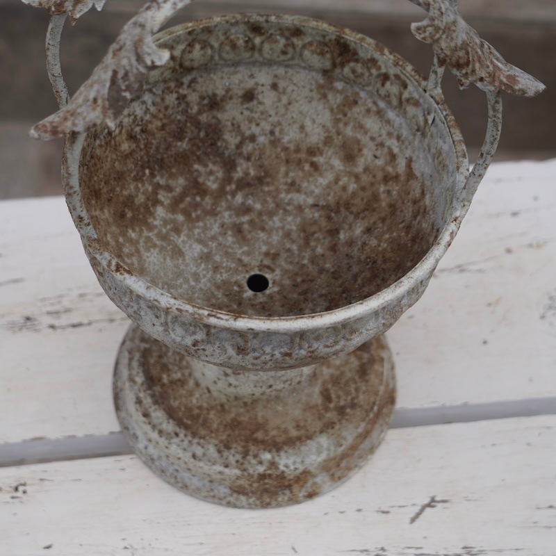 ペイントされた古いブリキの円筒形容器 ポットスタンド アンティーク fit=scale-down,w=1200