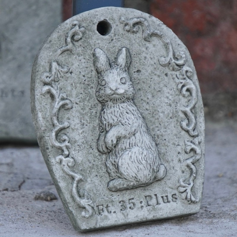 アンティークボード「こっち見るウサギさん！」