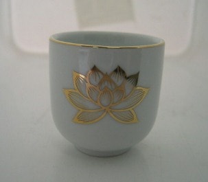 湯のみ　陶器　金ハス
