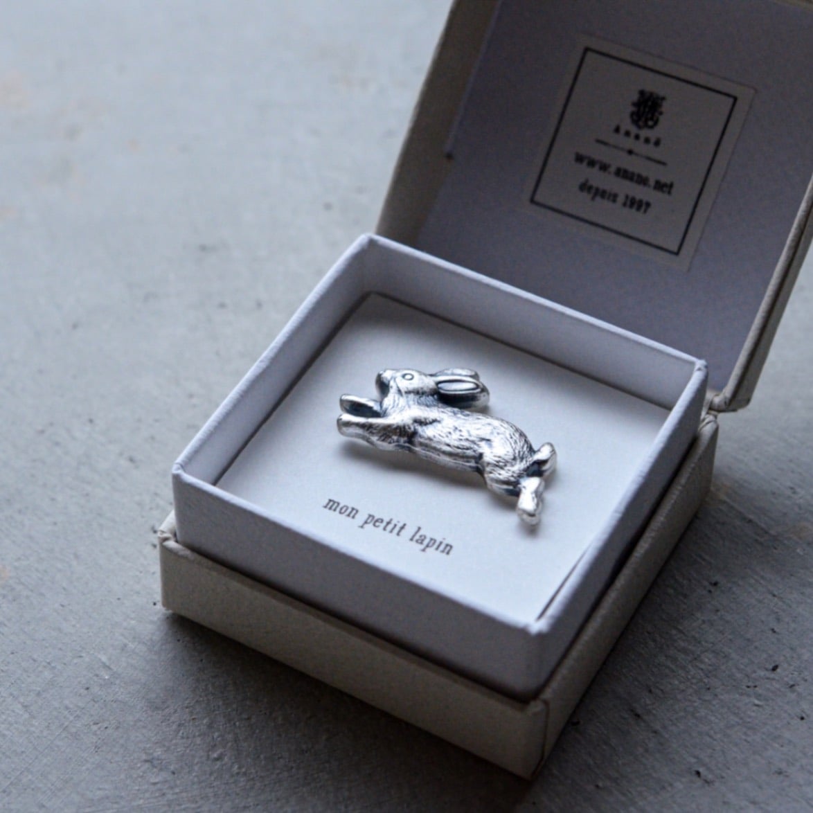 Anano うさぎのブローチ｜恵文社一乗寺店 オンラインショップ